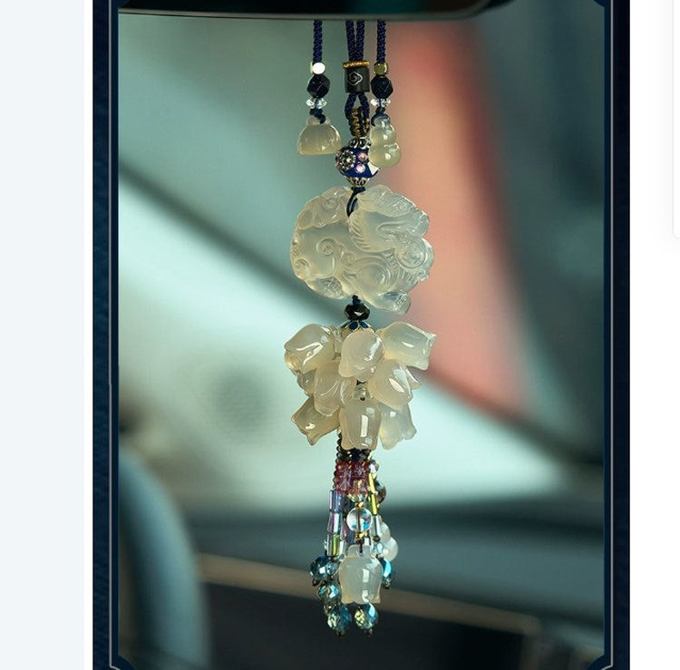 High-end car pendant gray chalcedony agate three sheep Kaitai Qilin Ping An Fu rearview mirror pendant car interior accessories