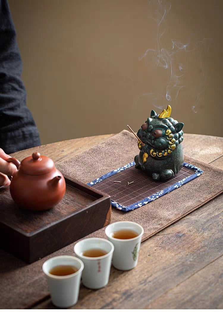 Creative ceramic Pixiu aromatherapy furnace ornaments home indoor fortune kiln change tea pet tea play line incense holder incense burner