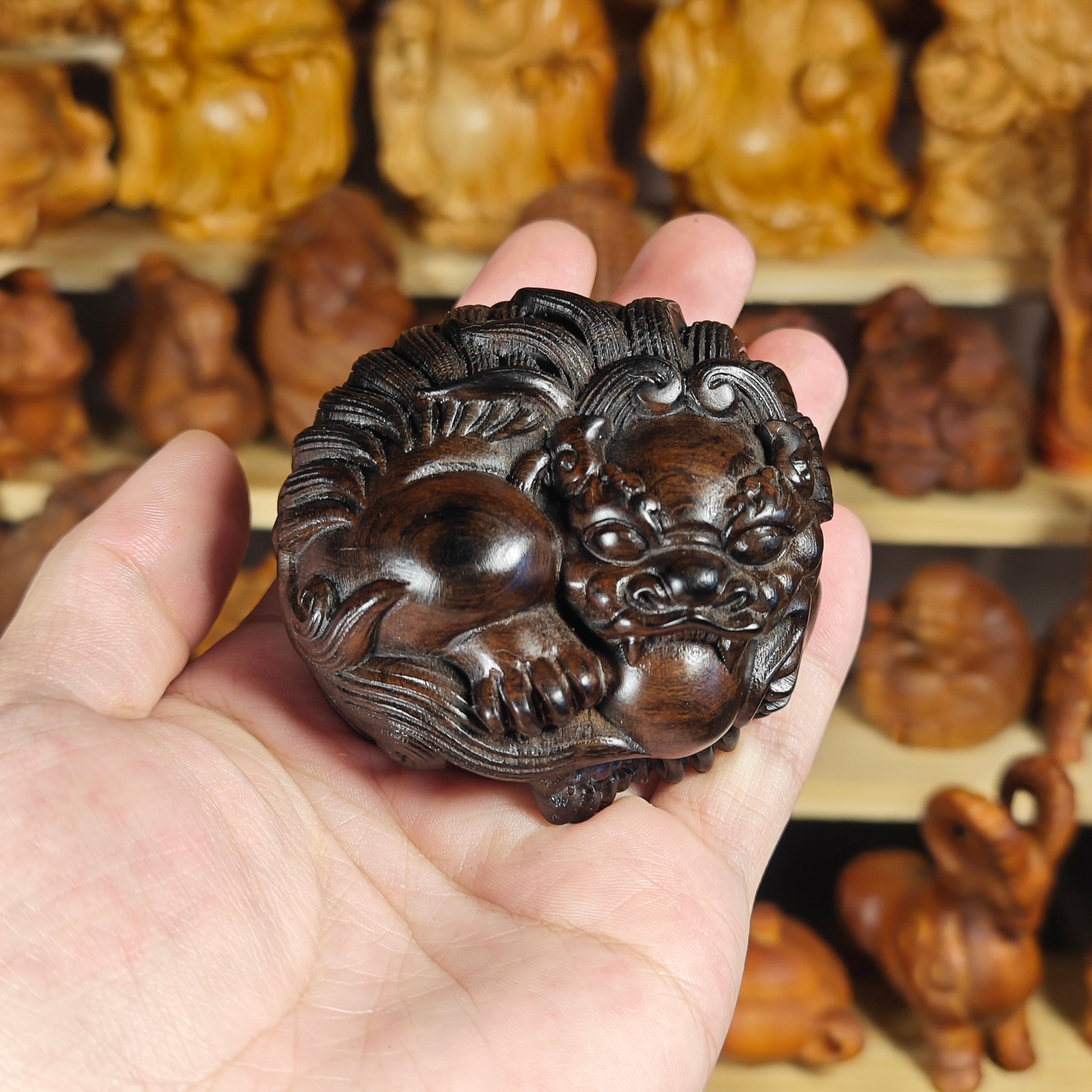 Thuja wood carving Pixiu holding a ball, which can answer any request and bring wealth and fortune, red sandalwood solid wood Pixiu massage ball, high-end hand-held piece