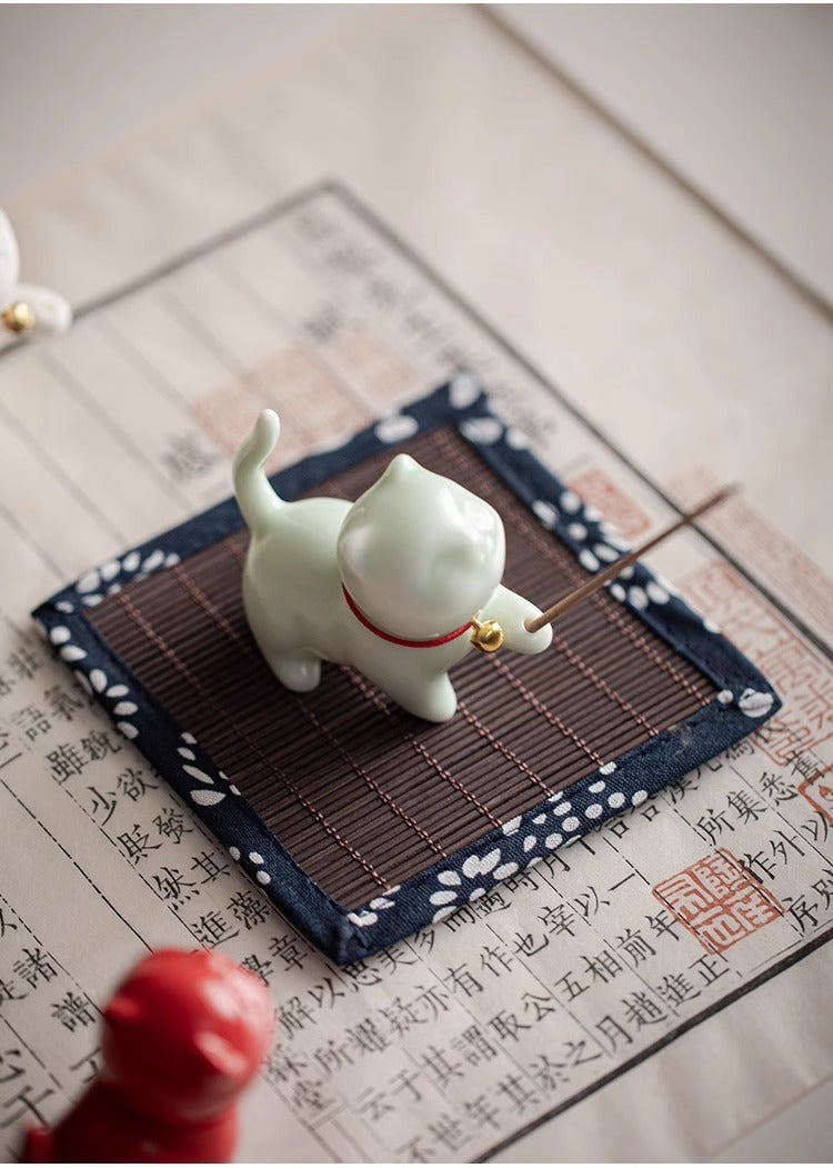 White porcelain semi-handmade Forbidden City kitten incense holder ornaments retro cute tea pet home office tea table crafts