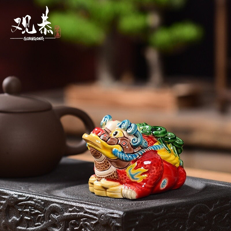 Creative painted pottery unicorn golden toad tea pet Jingdezhen ceramic handmade creative Zen ornaments can be kept small ornaments