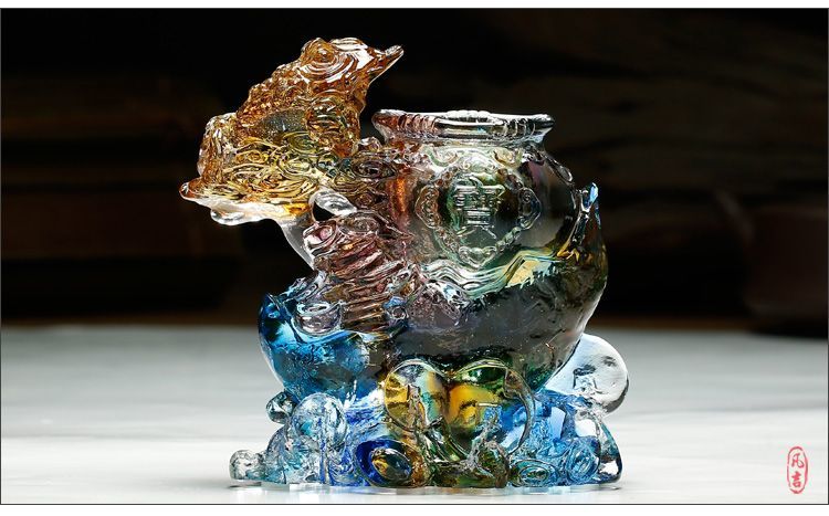 Eight directions to bring wealth three-legged golden toad fortune ornaments shop town house shop prosperous wealth living room gathering wealth glass toad crystal