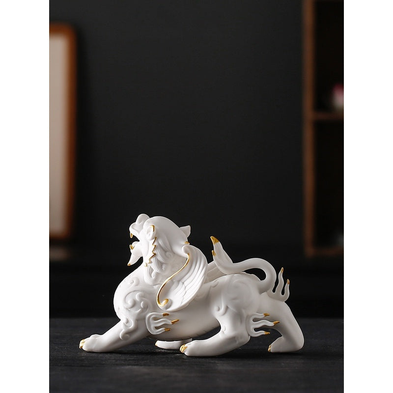 Creative auspicious beasts, lucky Pixiu, a pair of male and female white porcelain tea pets, new Chinese style living room office desktop decoration