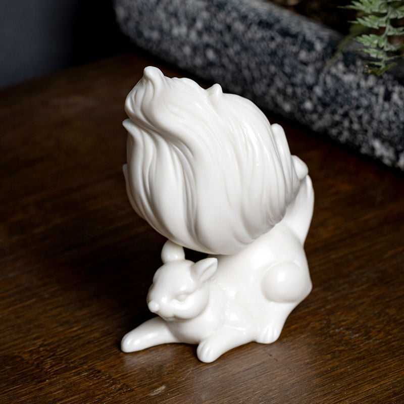 Creative white porcelain squirrel desktop ornaments ceramic handmade tea pet tea table tea toy living room office car decorations