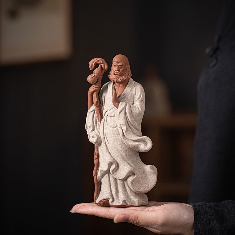 Zen ceramic sculpture of Bodhidharma, a figure on the desktop, a tea pet for the living room, a tea room, a shelf for decoration