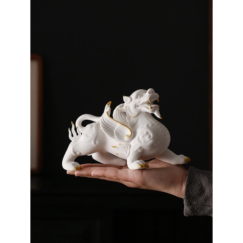 Creative auspicious beasts, lucky Pixiu, a pair of male and female white porcelain tea pets, new Chinese style living room office desktop decoration