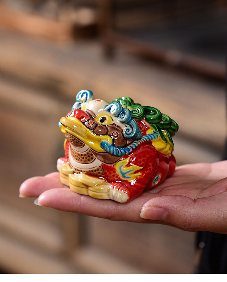 Creative painted pottery unicorn golden toad tea pet Jingdezhen ceramic handmade creative Zen ornaments can be kept small ornaments