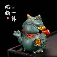 Green sandstone counts with fingers to attract fortune Golden Toad tea pet ornaments boutique can raise tea toy creative frog tea table decoration