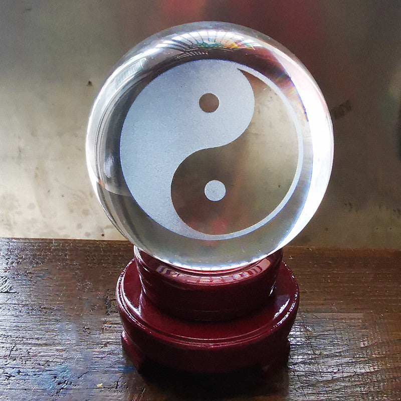 Tai Chi Bagua Yin Yang crystal ball ornaments carved inside the living room entrance crafts mascot to ensure safety and send friends