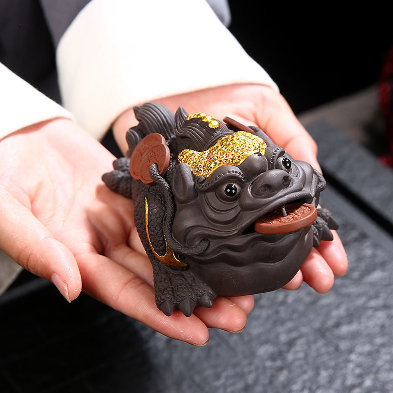 Golden Toad Zisha Tea Pet Ornaments Can Be Raised to Bring Fortune and Spray Tea Play Tea Table Handmade Three-legged Toad Kung Fu Tea Set Accessories