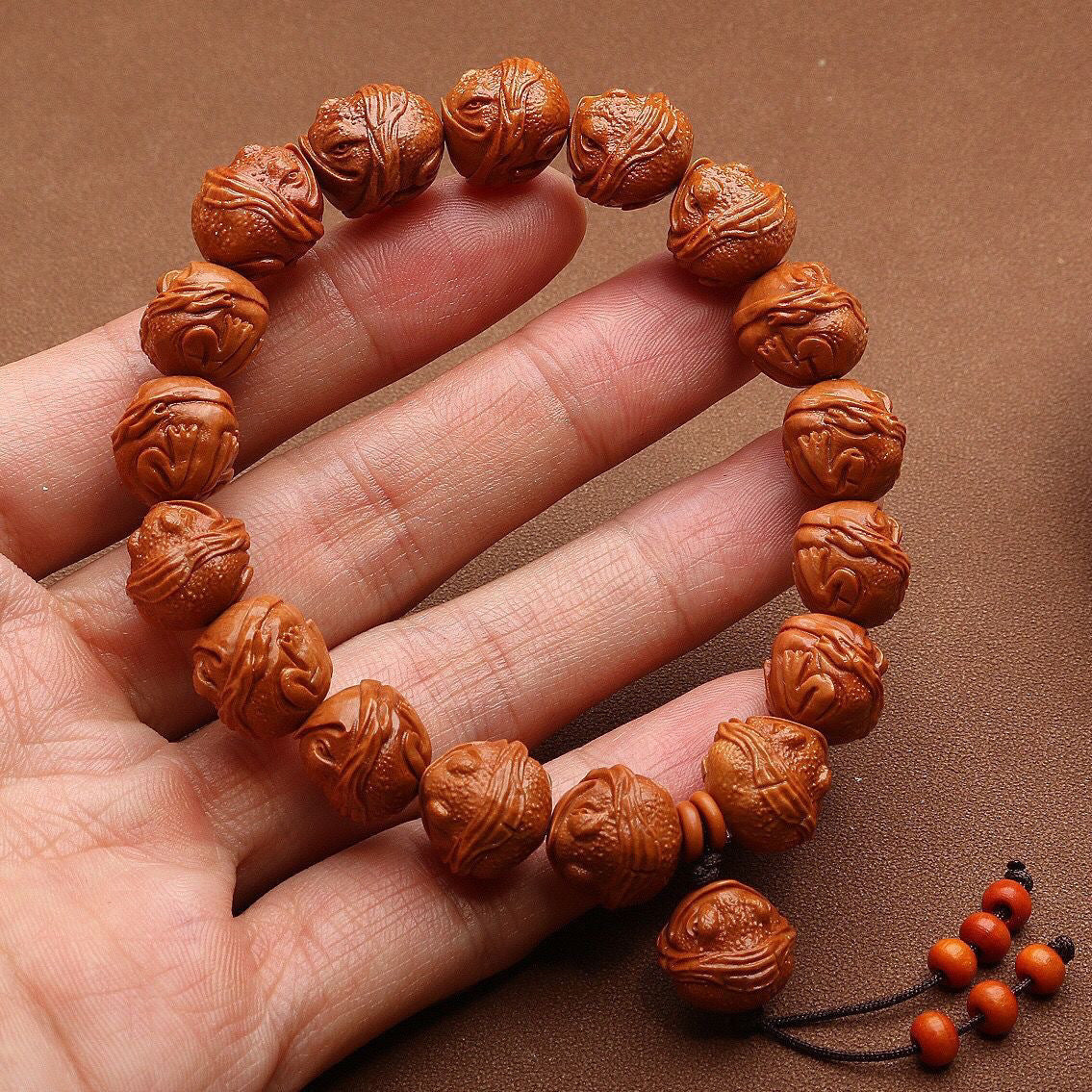 Dragon pattern walnut carved golden toad bracelets, cultural accessories, olive universal walnut for men and women