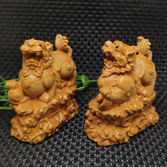 Thuja boxwood carving fortune-bringing Pixiu car ornaments solid wood carving retro home living room animal decoration auspicious clouds