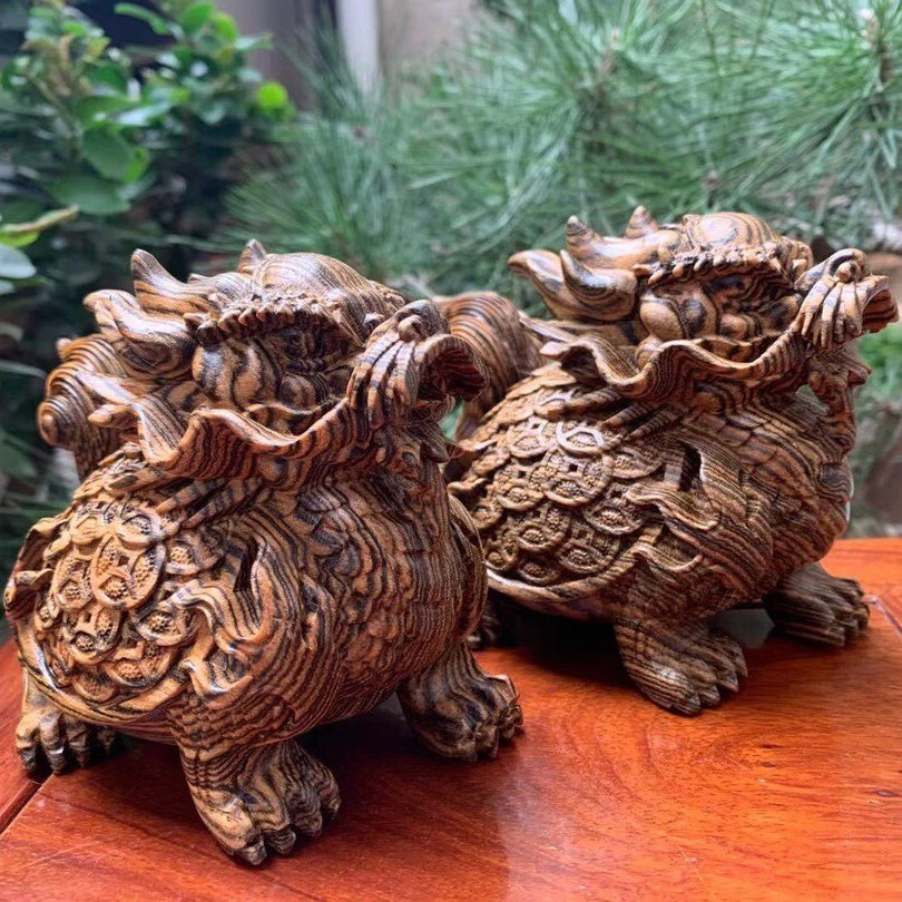 Rosewood carved basalt ornaments rosewood dragon turtle pair green sandalwood handle solid wood gift tea pet entrance living room