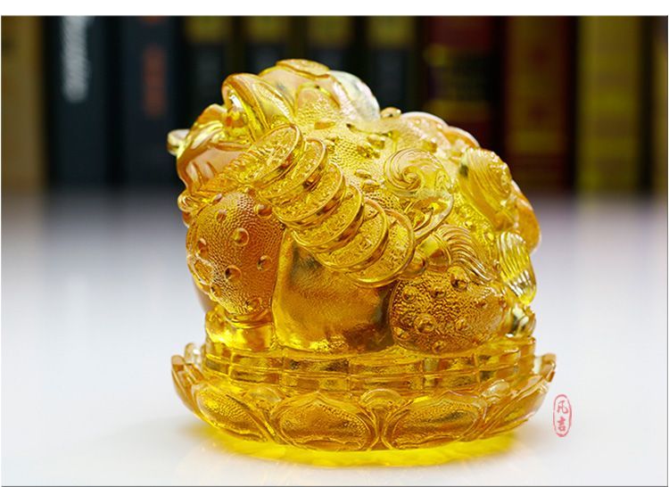 Eight directions to bring wealth three-legged golden toad fortune ornaments shop town house shop prosperous wealth living room gathering wealth glass toad crystal