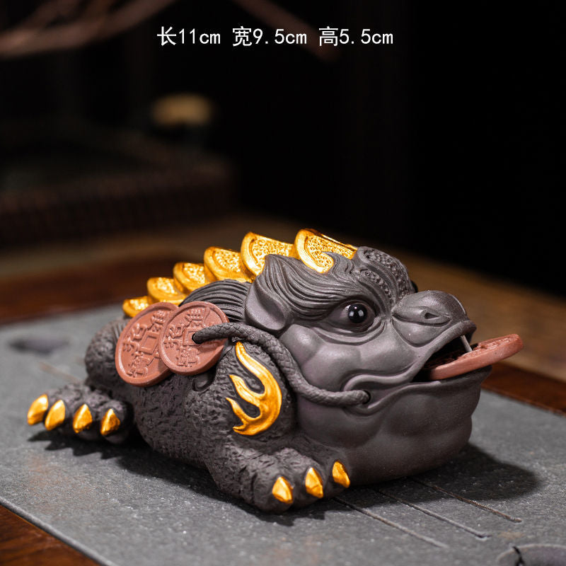 Golden Toad Zisha Tea Pet Ornaments Can Be Raised to Bring Fortune and Spray Tea Play Tea Table Handmade Three-legged Toad Kung Fu Tea Set Accessories