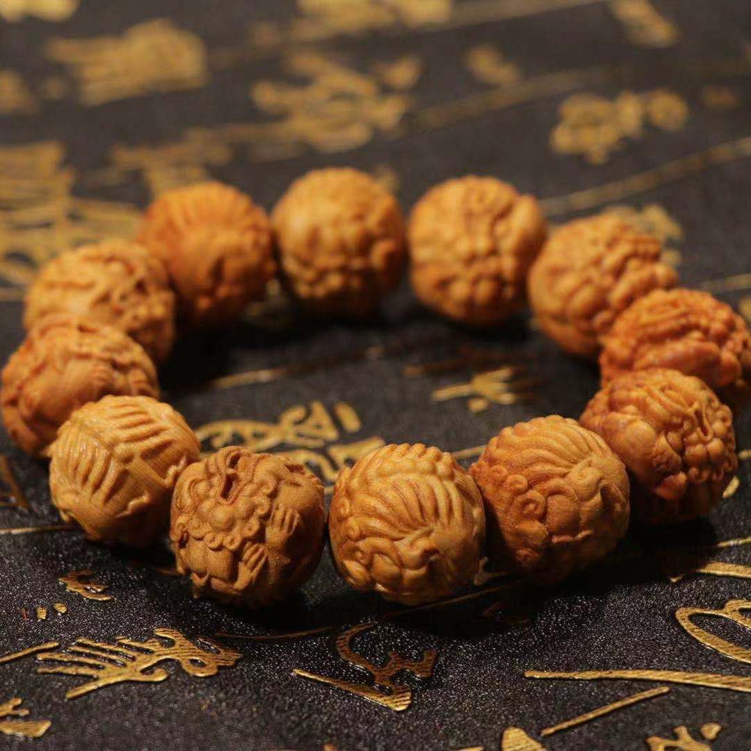 Authentic small-leaf red sandalwood bracelet, lucky Pixiu carved cliff cypress sandalwood rosewood bracelet, men's play bracelet