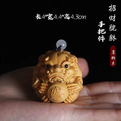 Thuja boxwood handle piece Pixiu wood carving fortune-bringing Pixiu holding a ball and answering every request car keychain pendant