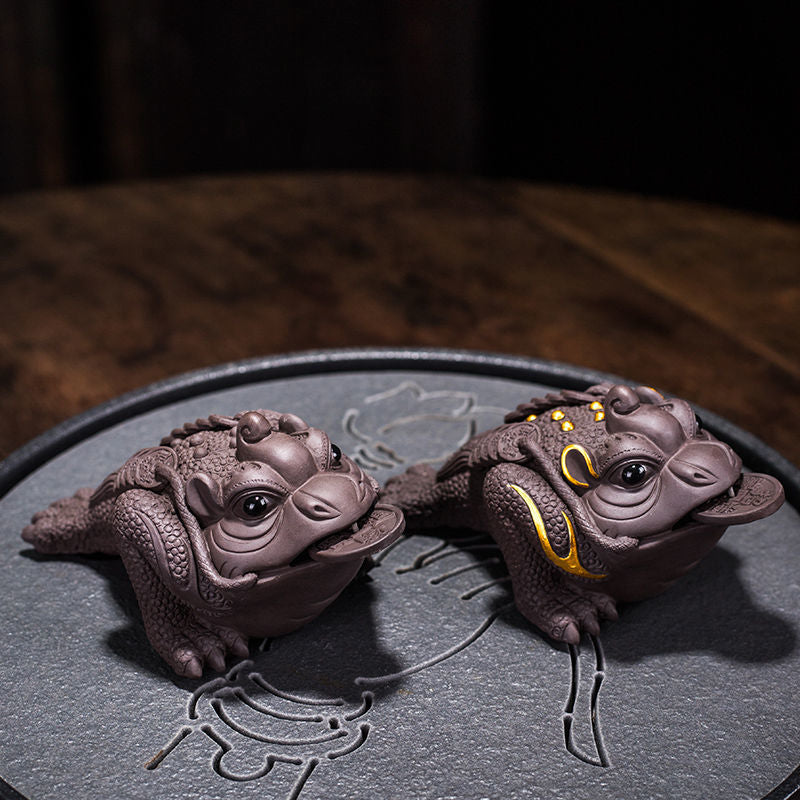 Golden Toad Zisha Tea Pet Ornaments Can Be Raised to Bring Fortune and Spray Tea Play Tea Table Handmade Three-legged Toad Kung Fu Tea Set Accessories