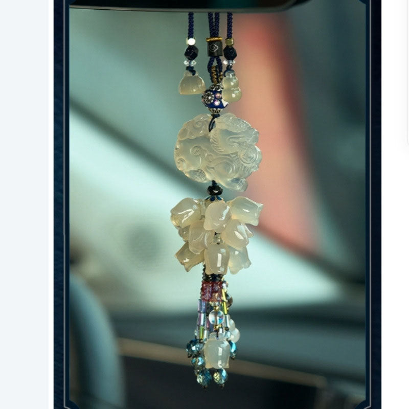 High-end car pendant gray chalcedony agate three sheep Kaitai Qilin Ping An Fu rearview mirror pendant car interior accessories