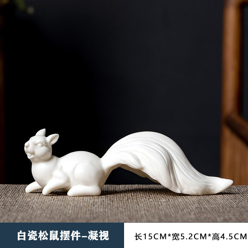 Creative white porcelain squirrel desktop ornaments ceramic handmade tea pet tea table tea toy living room office car decorations