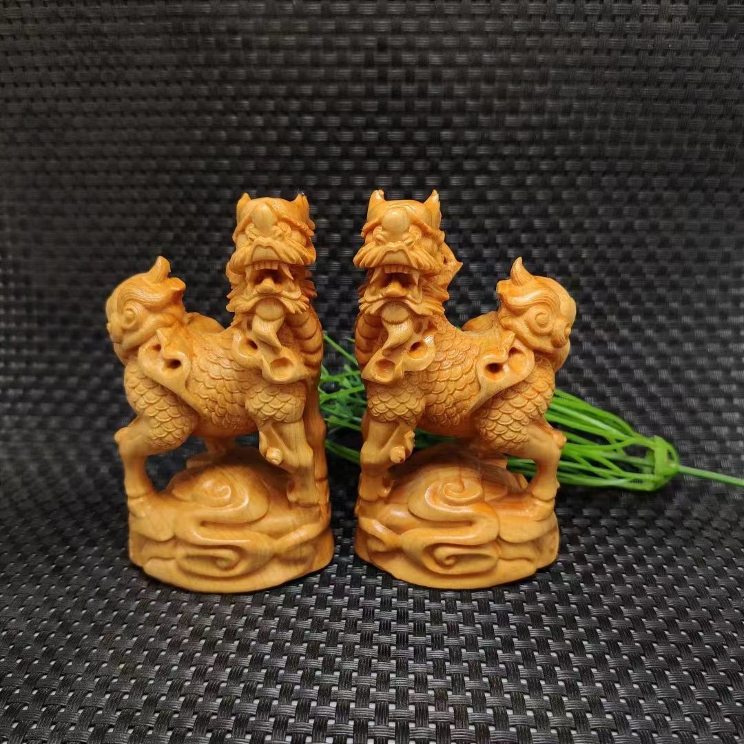 Thuja boxwood carving fortune-bringing Pixiu car ornaments solid wood carving retro home living room animal decoration auspicious clouds