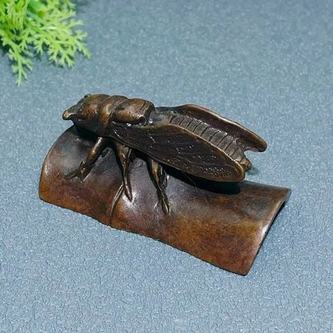 A blockbuster cicada town ruler bamboo cicada brown classical study paperweight collection home copper alloy ornaments