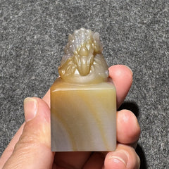 Natural Brazilian agate, exquisitely carved with a unicorn seal, tea pet ornaments