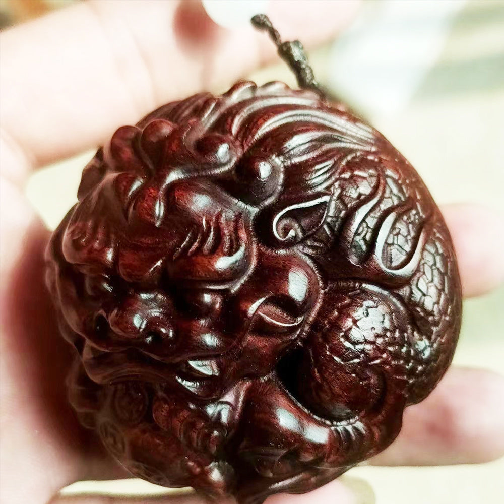 Thuja wood carving Pixiu holding a ball, which can answer any request and bring wealth and fortune, red sandalwood solid wood Pixiu massage ball, high-end hand-held piece