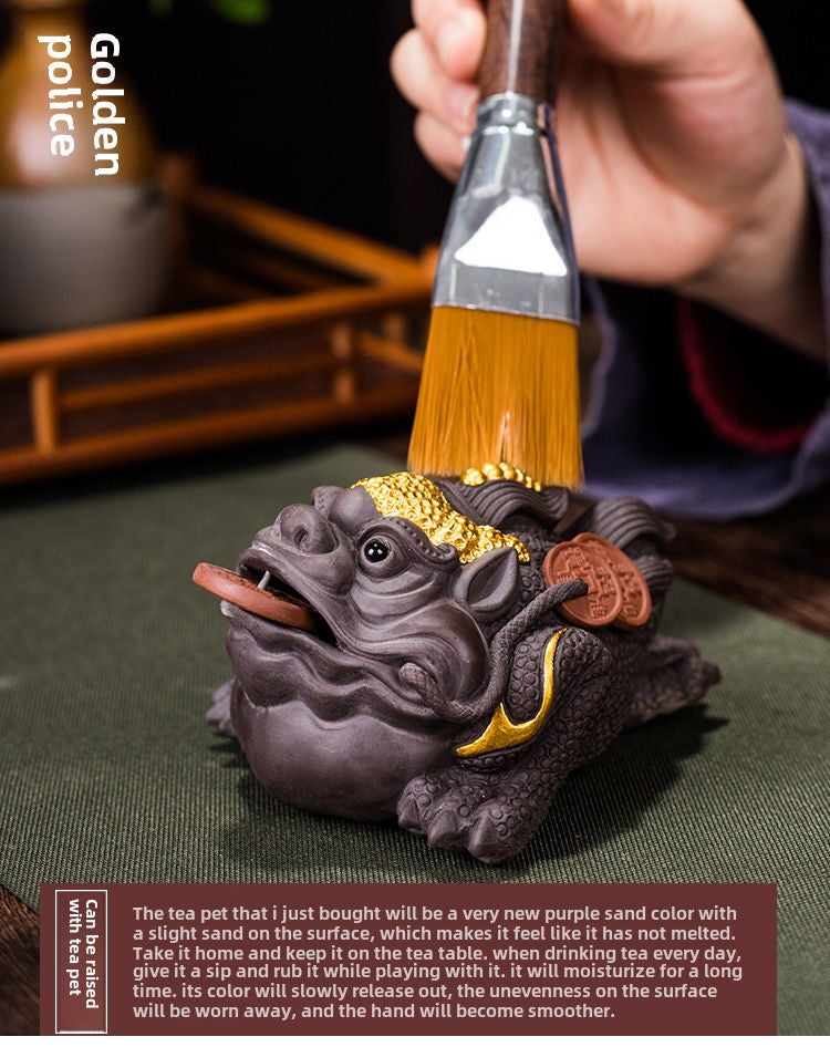 Golden Toad Zisha Tea Pet Ornaments Can Be Raised to Bring Fortune and Spray Tea Play Tea Table Handmade Three-legged Toad Kung Fu Tea Set Accessories