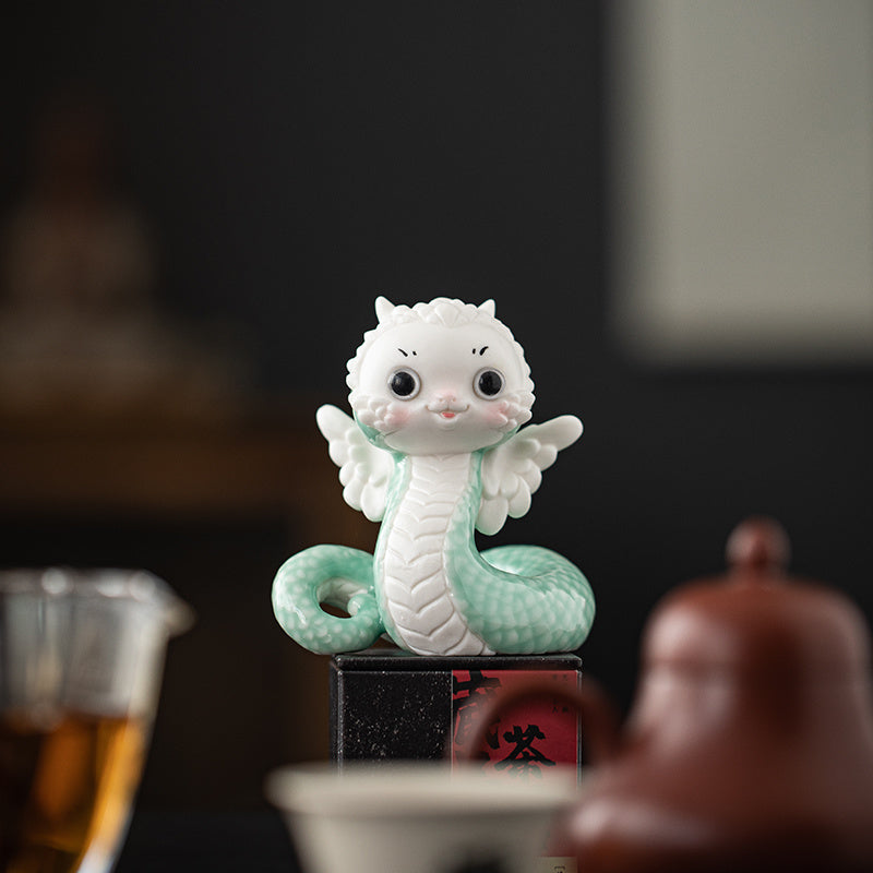 Ceramic little white snake soaring to the top creative boutique tea pet ornaments cute zodiac tea toy tea table mascot gift