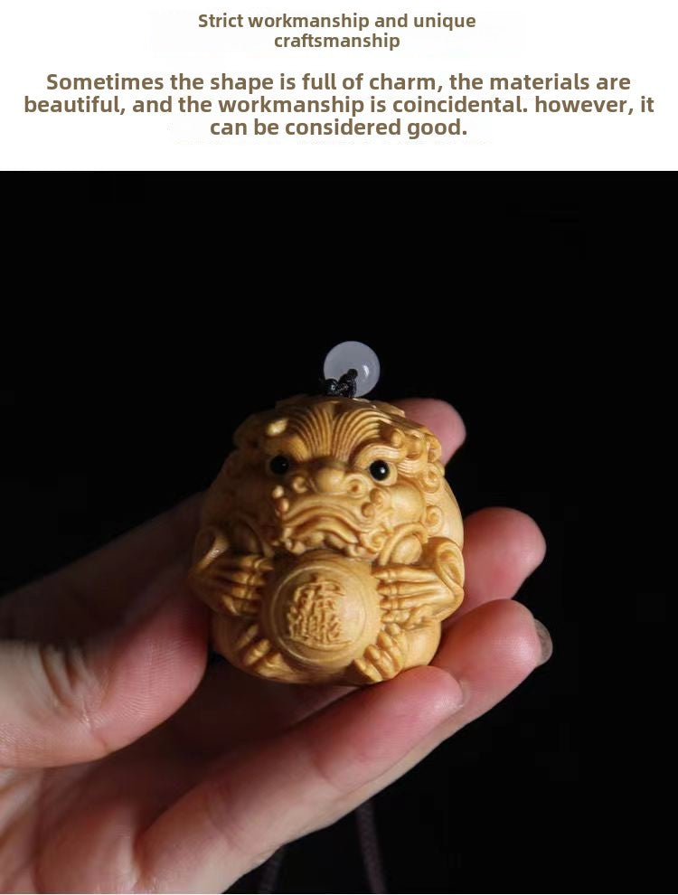 Thuja boxwood handle piece Pixiu wood carving fortune-bringing Pixiu holding a ball and answering every request car keychain pendant