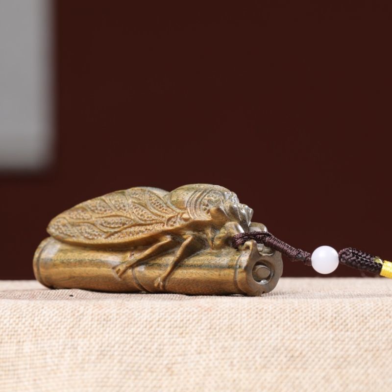 Small leaf red sandalwood bamboo cicada cicada blockbuster hand-held pieces green sandalwood solid wood carving pendant ornaments crafts