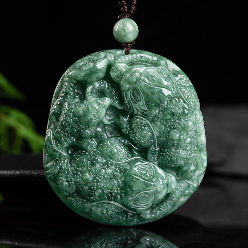 Natural jadeite fortune-attracting golden toad pendant, ice jade, green golden toad large pendant, jade plaque, fortune-attracting