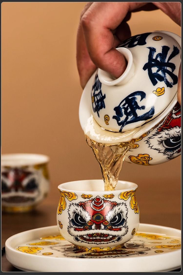 Retro new style hovering awakening lion time to turn luck Kung Fu tea set Sancai covered bowl creative ceramic tea bowl tea brewing covered bowl