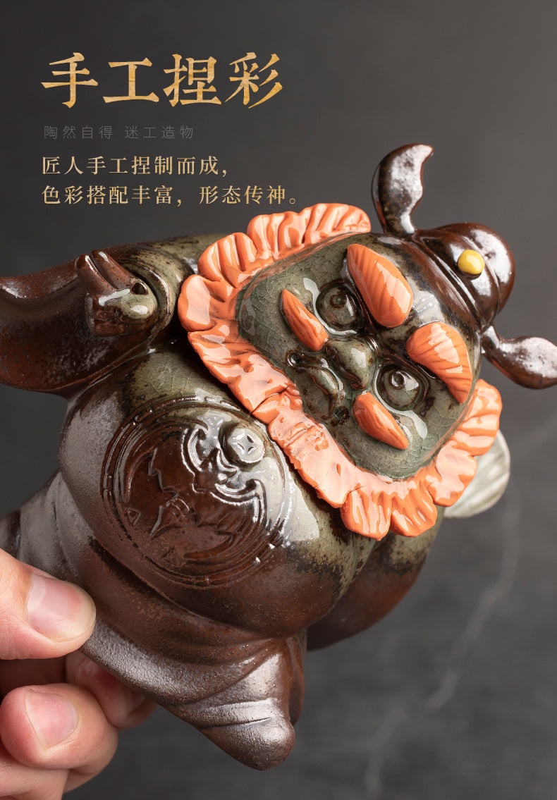 Qingshui Laoyan awakening lion tea pet ornaments can be raised on the tea table to attract wealth, personality, cute, creative desktop tea ceremony boutique accessories