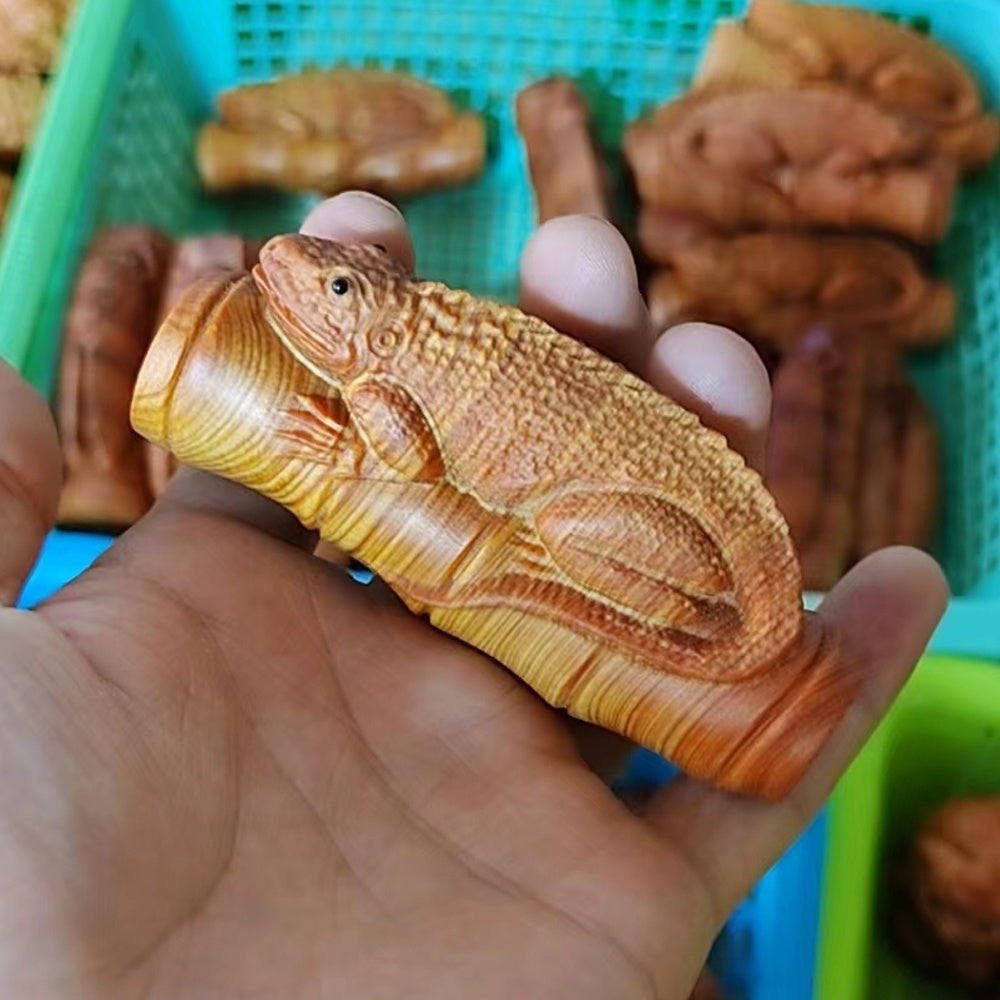 Rosewood blockbuster wood carving bamboo cicada solid wood carving lizard hand-held pendant cultural handicraft decoration