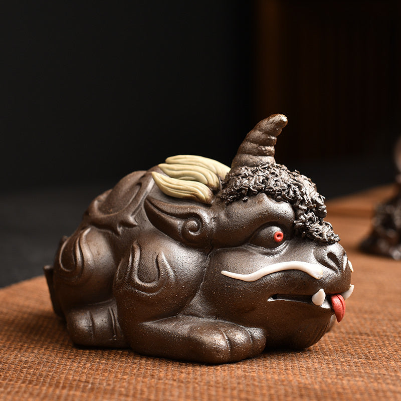 Qingshui Laoyan awakening lion tea pet ornaments can be raised on the tea table to attract wealth, personality, cute, creative desktop tea ceremony boutique accessories