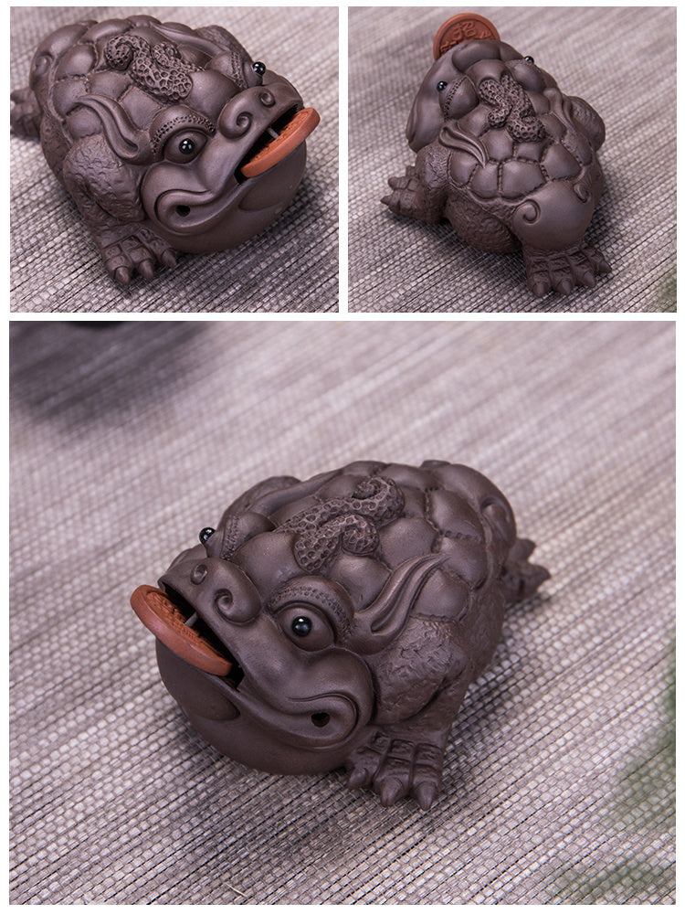 Golden Toad Zisha Tea Pet Ornaments Can Be Raised to Bring Fortune and Spray Tea Play Tea Table Handmade Three-legged Toad Kung Fu Tea Set Accessories