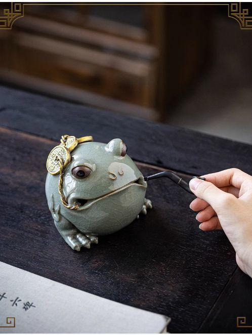 Creative ceramic three-legged Geyao golden toad tea pet can raise toad home fortune ornaments tea room tea table desktop decoration