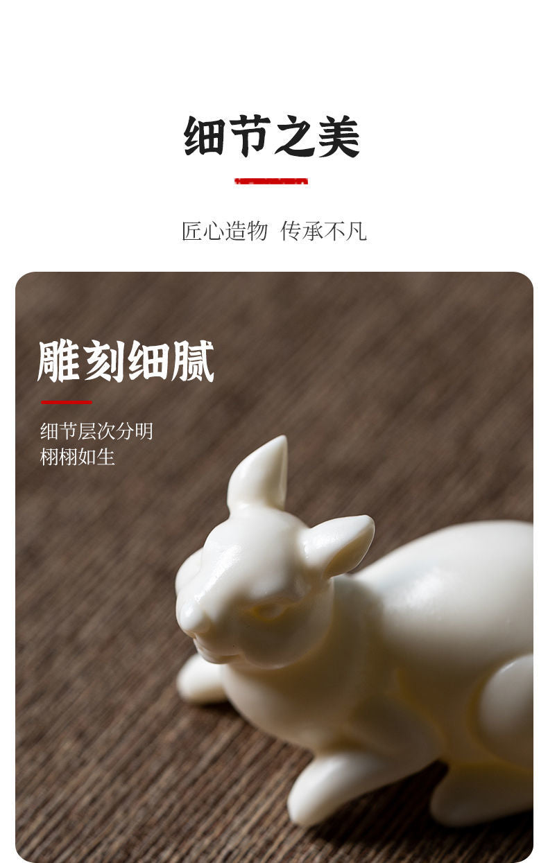 Creative white porcelain squirrel desktop ornaments ceramic handmade tea pet tea table tea toy living room office car decorations