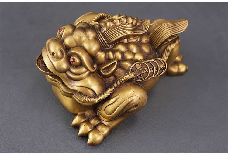 Brass three-legged golden toad, one-horned golden toad ornaments for living room, office, home decorations, opening gifts