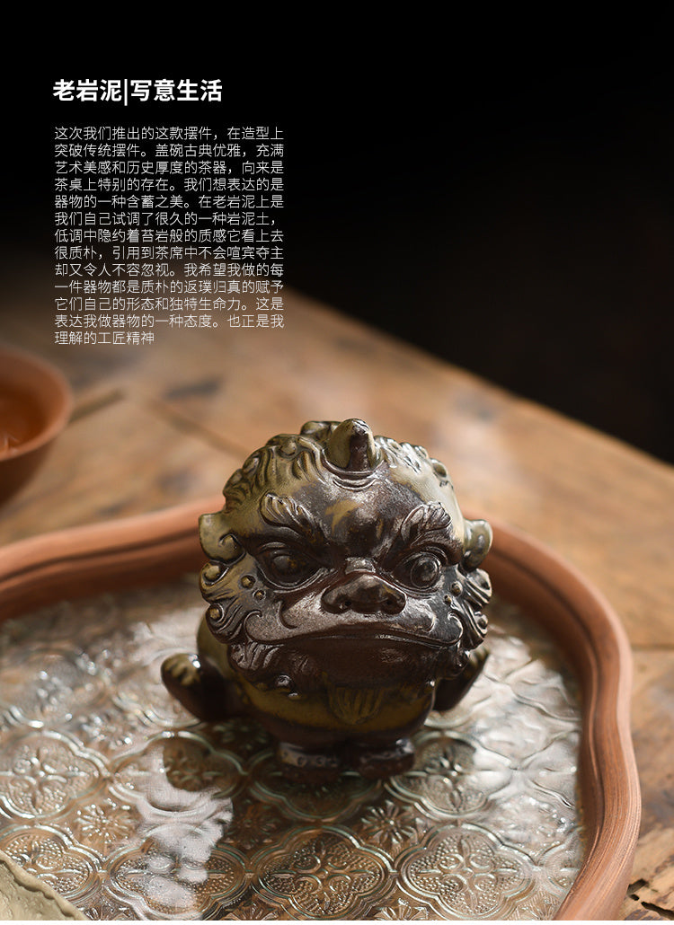 Qingshui Laoyan awakening lion tea pet ornaments can be raised on the tea table to attract wealth, personality, cute, creative desktop tea ceremony boutique accessories