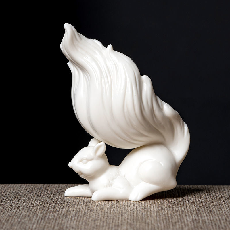 Creative white porcelain squirrel desktop ornaments ceramic handmade tea pet tea table tea toy living room office car decorations