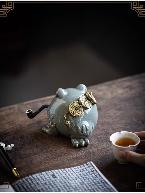 Creative ceramic three-legged Geyao golden toad tea pet can raise toad home fortune ornaments tea room tea table desktop decoration