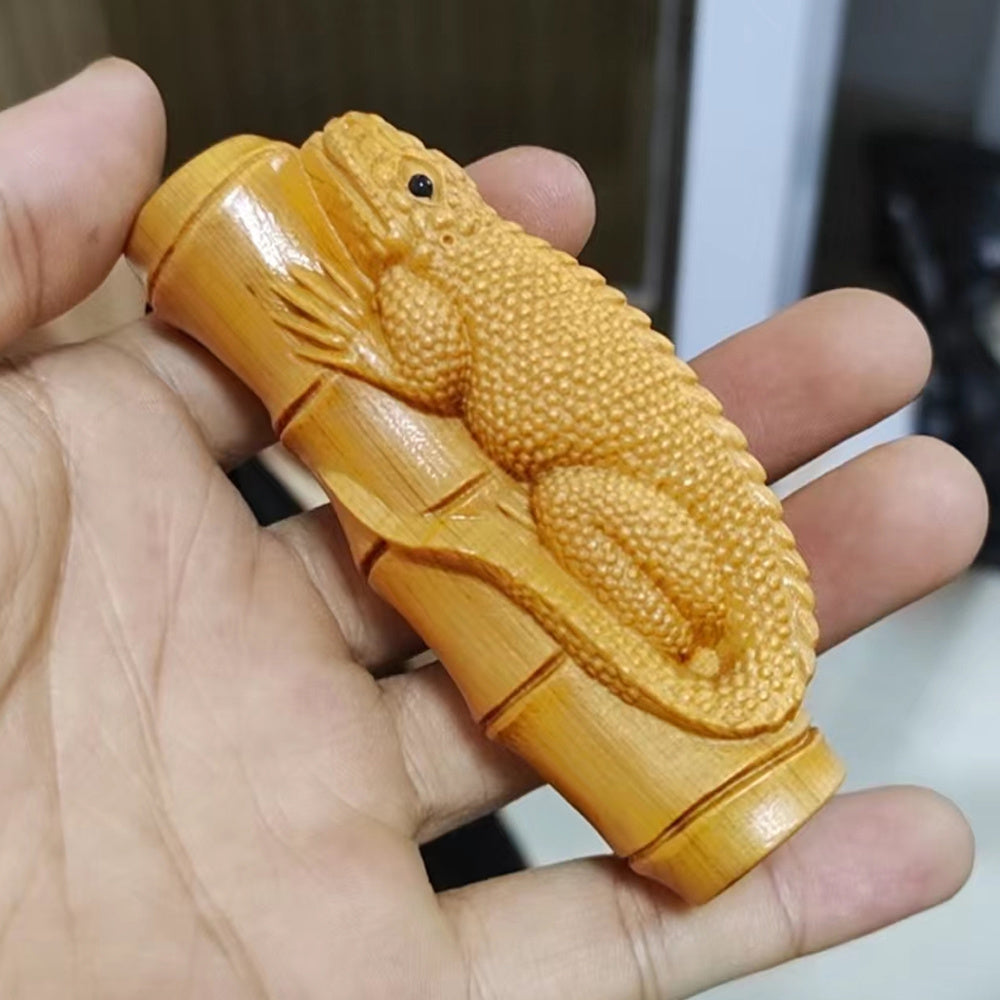 Rosewood blockbuster wood carving bamboo cicada solid wood carving lizard hand-held pendant cultural handicraft decoration