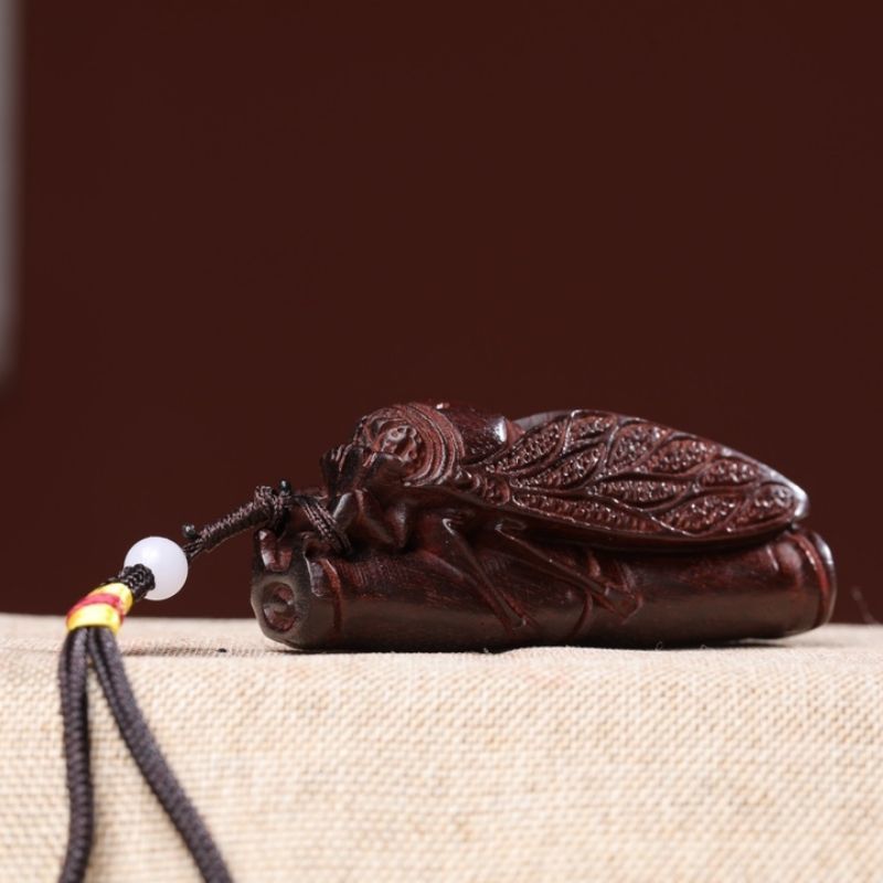 Small leaf red sandalwood bamboo cicada cicada blockbuster hand-held pieces green sandalwood solid wood carving pendant ornaments crafts