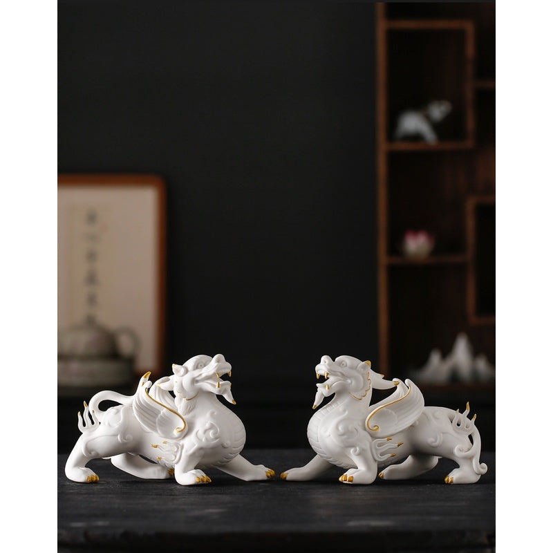 Creative auspicious beasts, lucky Pixiu, a pair of male and female white porcelain tea pets, new Chinese style living room office desktop decoration