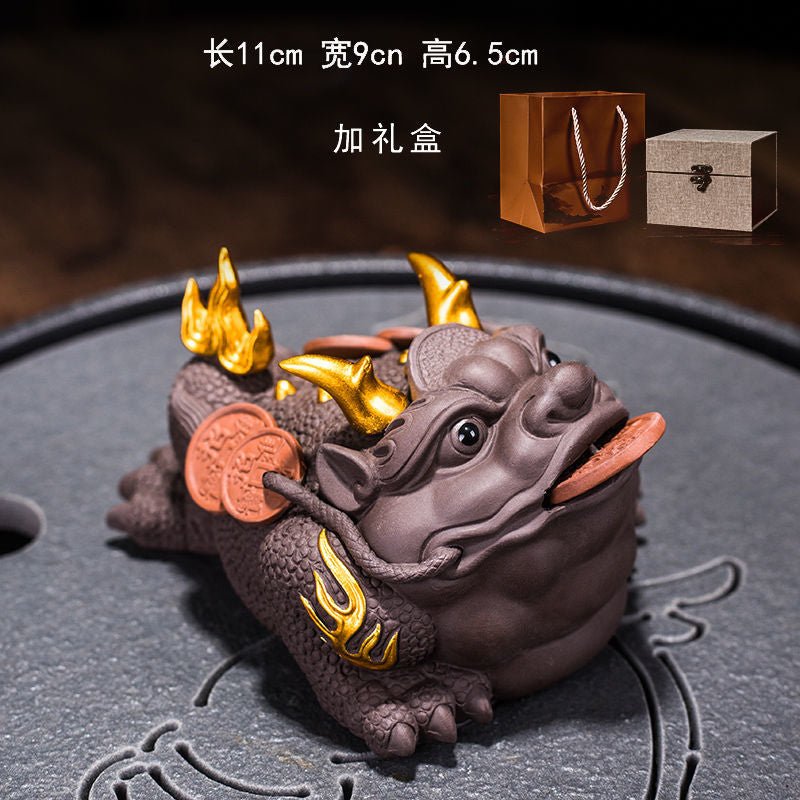 Golden Toad Zisha Tea Pet Ornaments Can Be Raised to Bring Fortune and Spray Tea Play Tea Table Handmade Three-legged Toad Kung Fu Tea Set Accessories