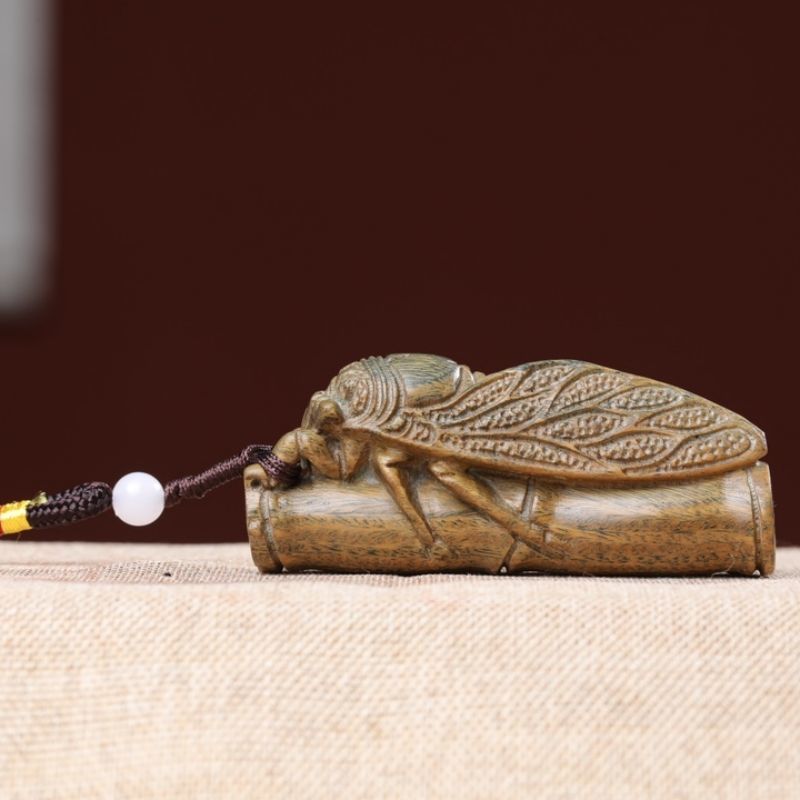 Small leaf red sandalwood bamboo cicada cicada blockbuster hand-held pieces green sandalwood solid wood carving pendant ornaments crafts