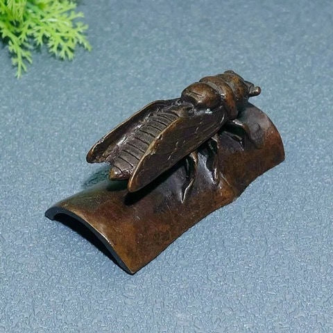 A blockbuster cicada town ruler bamboo cicada brown classical study paperweight collection home copper alloy ornaments